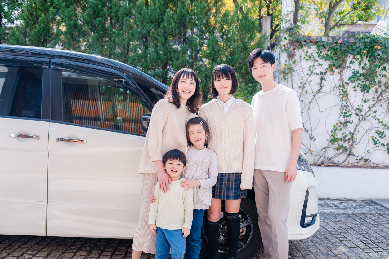 【格安ミニバンレンタカーならマンスリーゴー】セレナ・ノアが1週間¥26,600から！家族旅行や長期利用に最適な月額プランも充実
